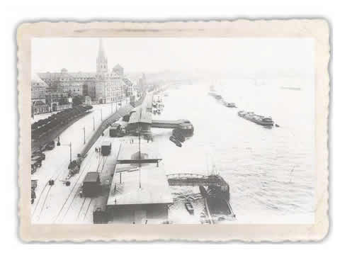 D&uuml;sseldorf Rheinufer mit Werft